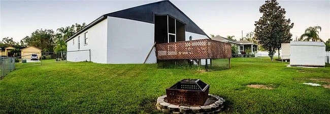 Building Photo - Highland Chase Three Bedroom, Updated Kitchen and Large Patio