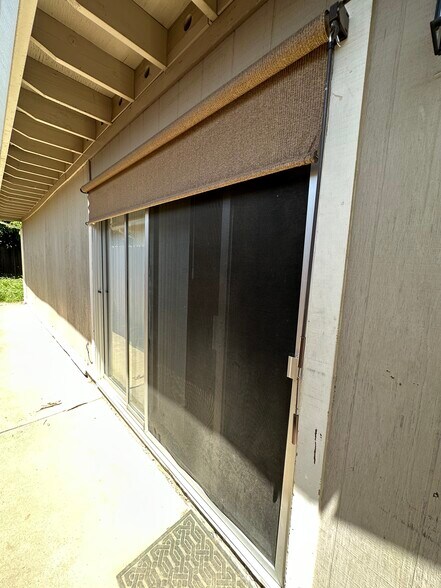 Building Photo - 9121 Nasreen Dr