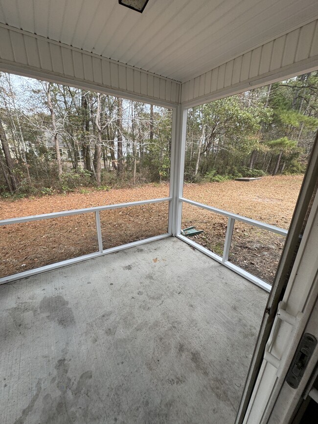 Building Photo - 4529 Farm Lake Dr