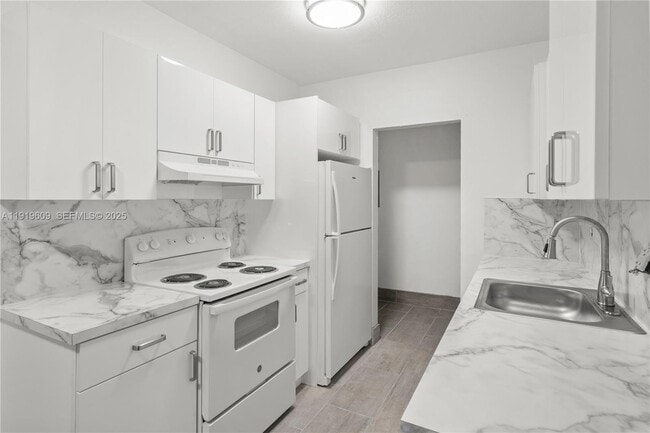 Building Photo - 1291 NE 207th St