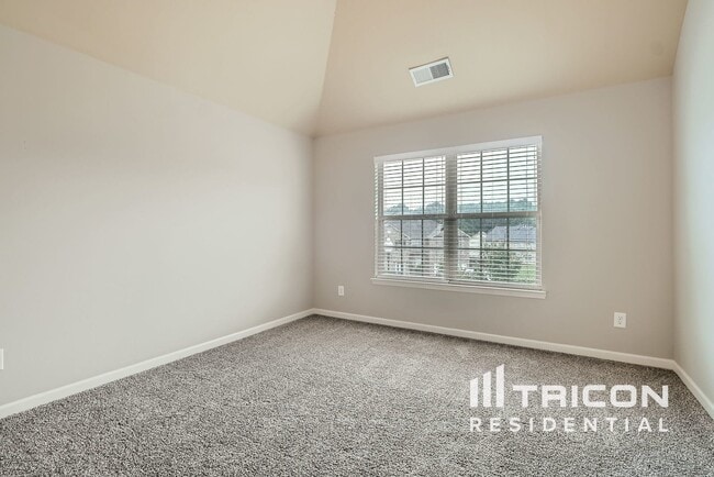Building Photo - 416 Margaux Wy