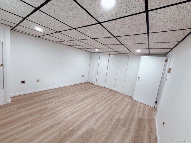 Building Photo - 12 Bruce Dr