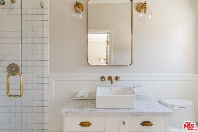 Building Photo - 231 S Thurston Ave