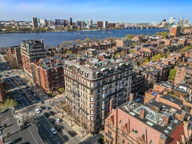 Building Photo - 416 Marlborough St