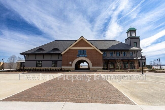 Building Photo - 2425 Morgans Point Dr