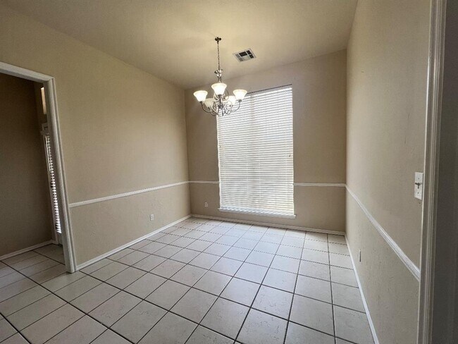 Building Photo - 624 Vickery Ave