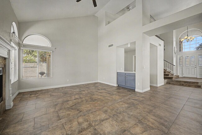 Building Photo - 1300 N Sycamore Ct