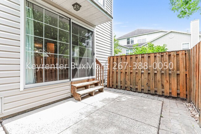 Building Photo - Makefield Glen 2-bedroom, 1.5-bath townhome