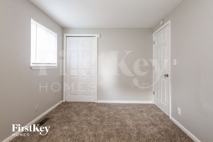Building Photo - 6002 Gateway Dr