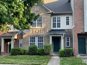 Building Photo - End-unit Townhome | One Car Garage | Brier...