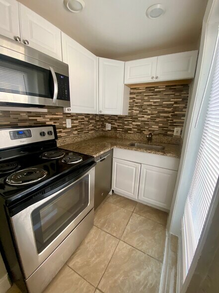 Building Photo - 28 Hinckley St