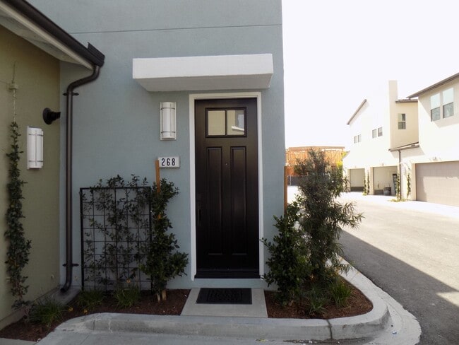 Building Photo - Beautiful 1 Bedroom 1 Bath Condo in Ranch ...