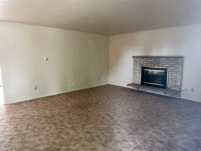 Building Photo - 5707 Sunset Ln