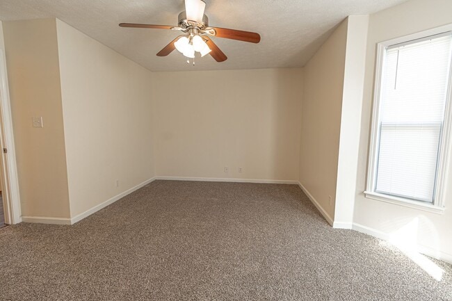 Building Photo - 1207 Hand Dr