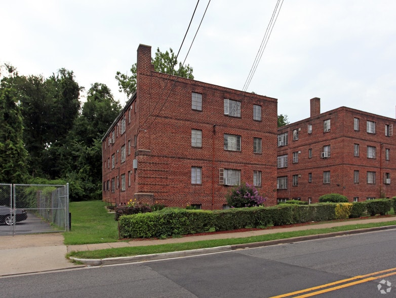 Building Photo - 1550 27th St SE