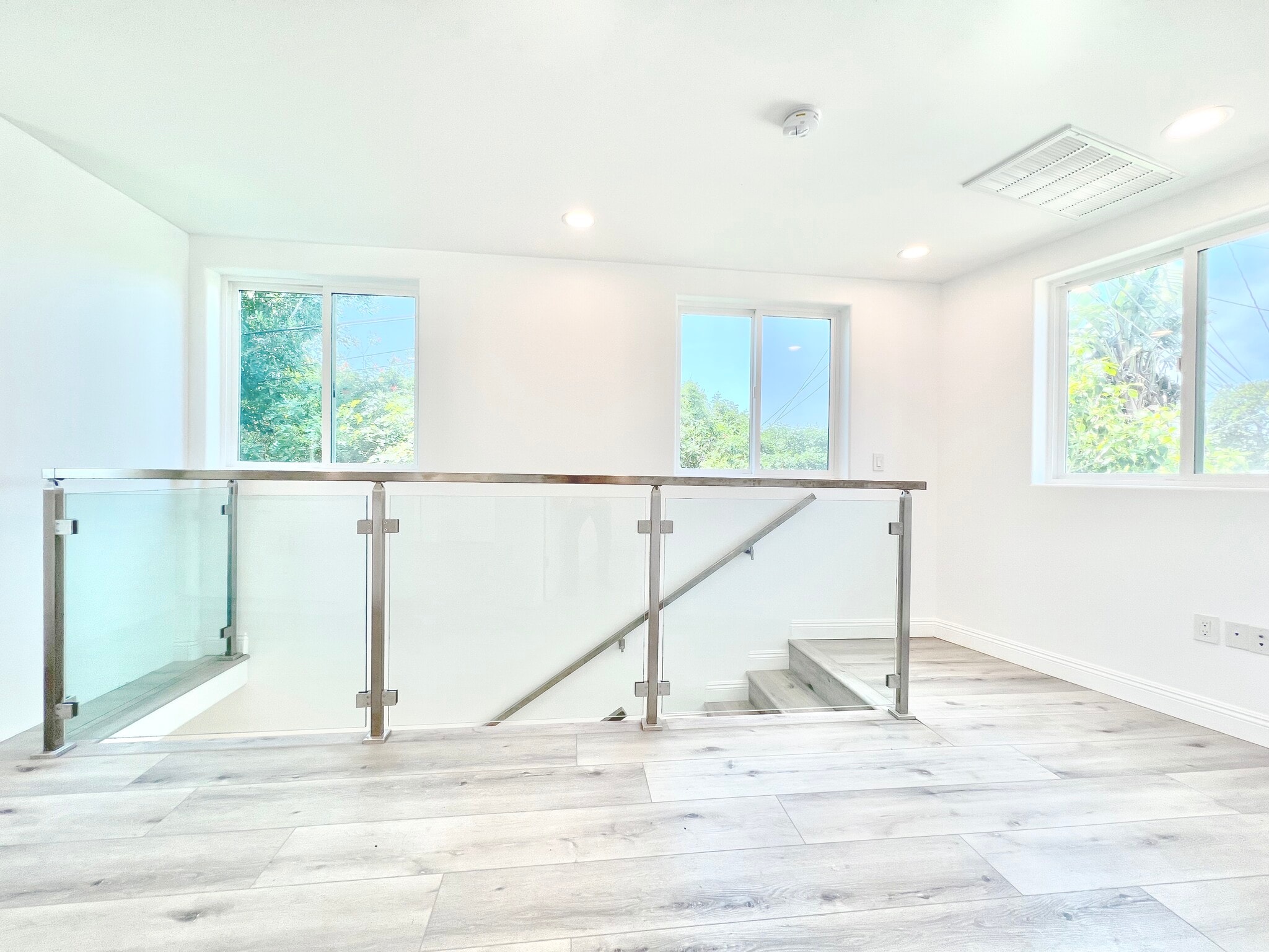 Building Photo - 2041 Linnington Ave
