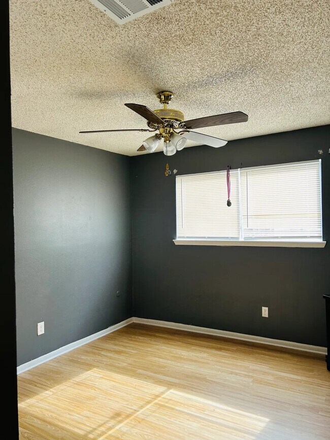 Building Photo - 11350 Oakcenter Dr