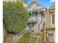 Building Photo - Victorian-style apartment available in the serene SW Hills