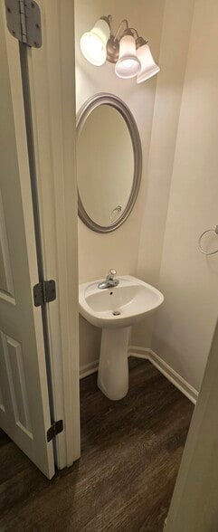 Half Bathroom - 1729 Coleville Oak Ln
