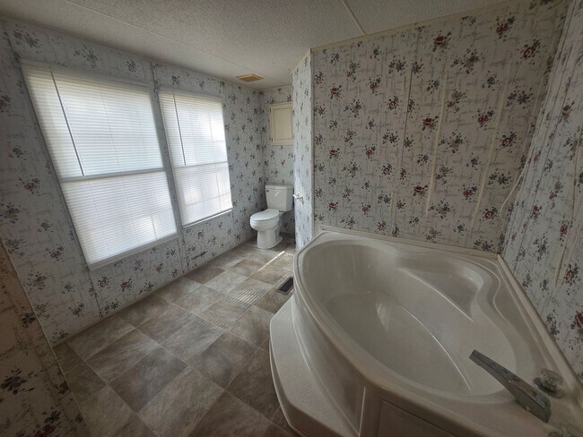 Building Photo - 2/2 Half Acre Mobile Home in Keystone Heights