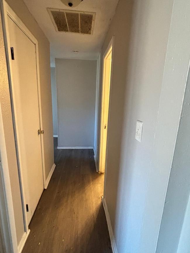 Building Photo - 3962 N Mitthoefer Rd