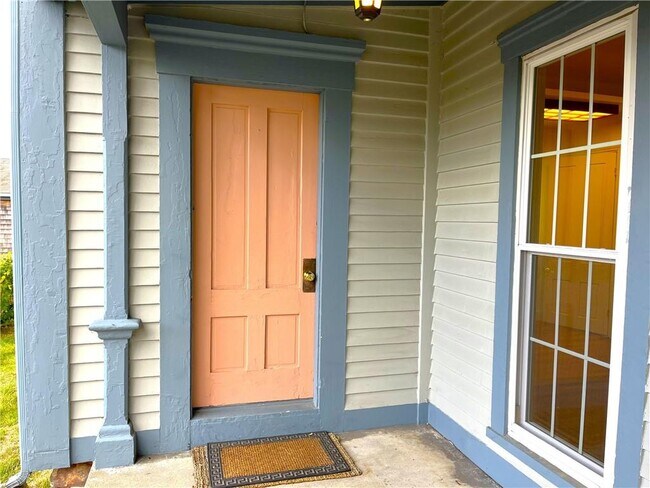 Building Photo - 44 Phillips St