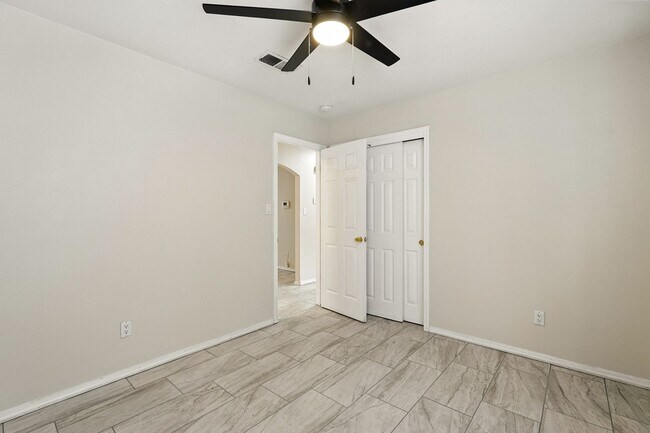 Building Photo - For Rent | 3 Bed / 2 Bath | 2 Car Garage |...