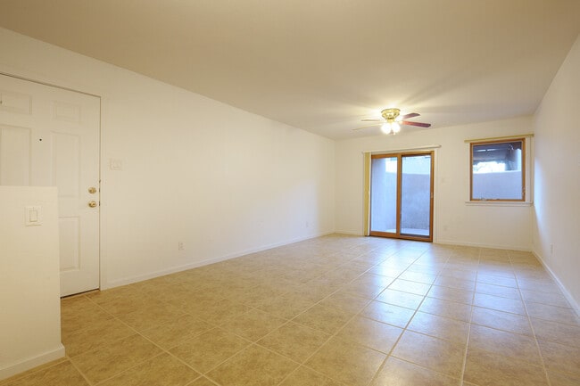 Building Photo - Gorgeous Ground Level Condo in desirable c...