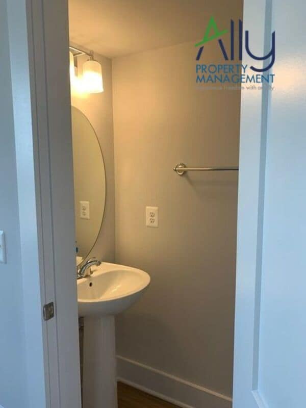 Building Photo - 822 Wesley Ln