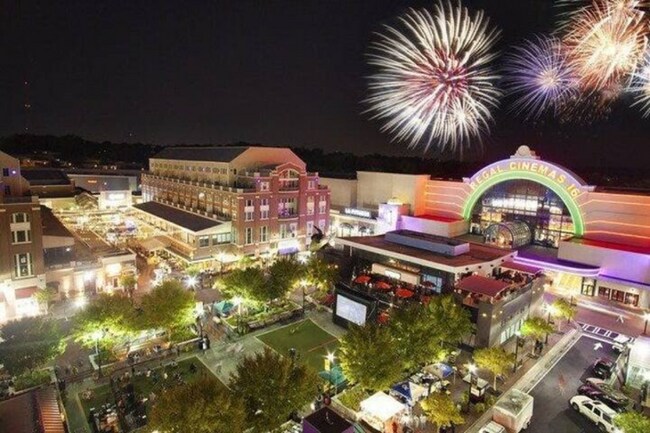 Building Photo - 2700 Pine Tree Rd NE