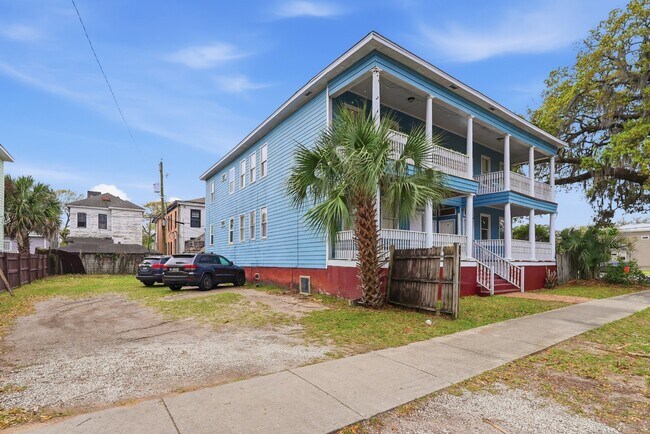 Building Photo - 309 W 41st St