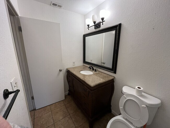 Building Photo - SAC T 4945