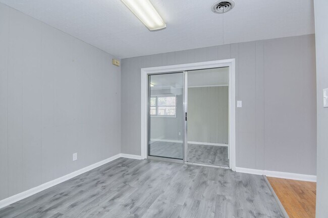 Building Photo - 4 Bedroom 1.5 Bathroom Home in Augusta