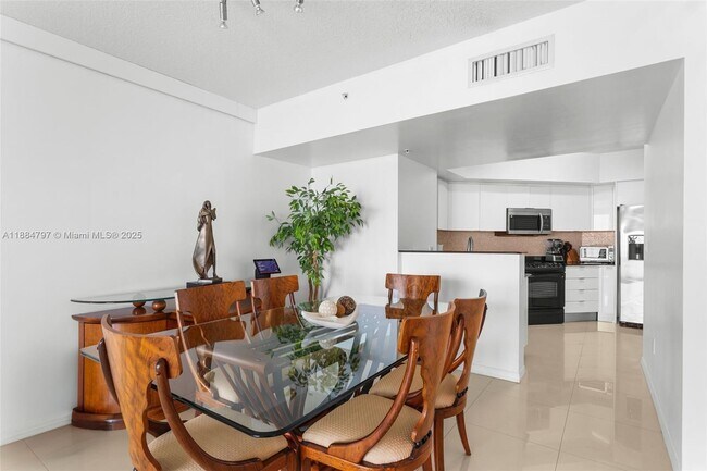 Building Photo - 16699 Collins Ave