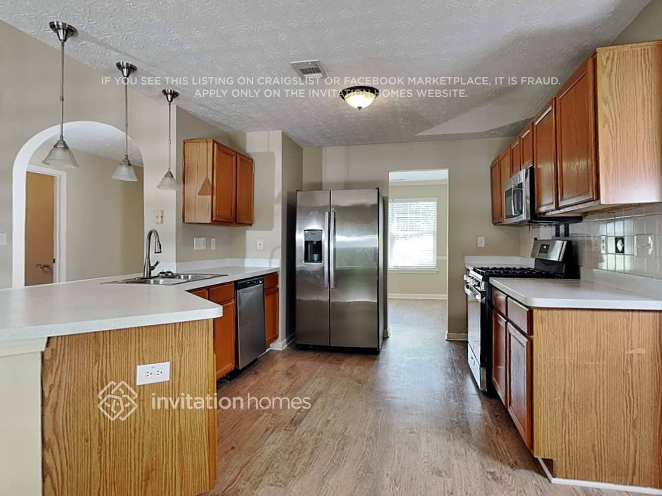 Building Photo - 320 Birchmere Close SW