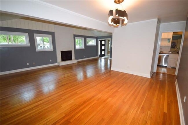 Building Photo - River Ridge Home Rental
