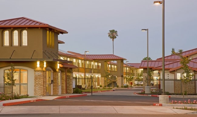 Primary Photo - Boulevard Court
