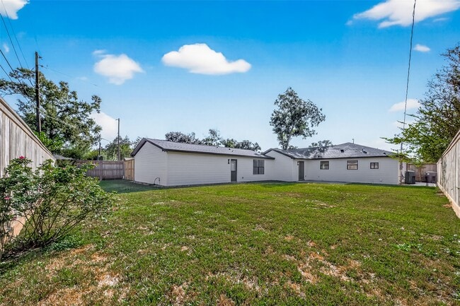 Building Photo - 9242 Autauga St