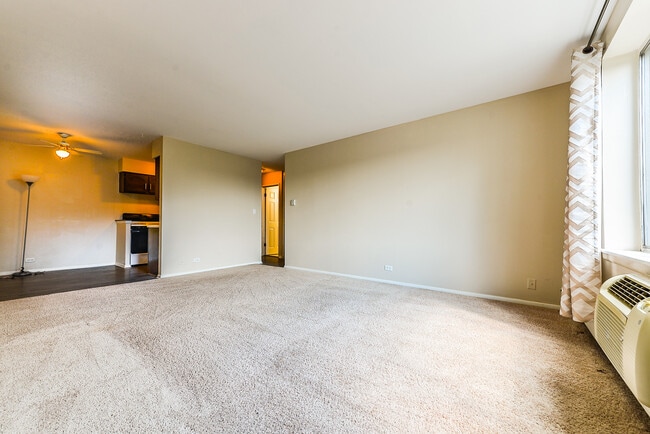 Building Photo - 1475 Rebecca Dr