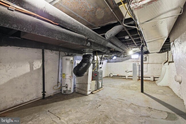 Building Photo - 624 Poplar St