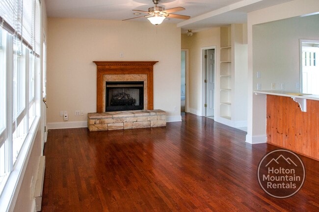 Building Photo - Kensington Meadows - Semi View Downstairs