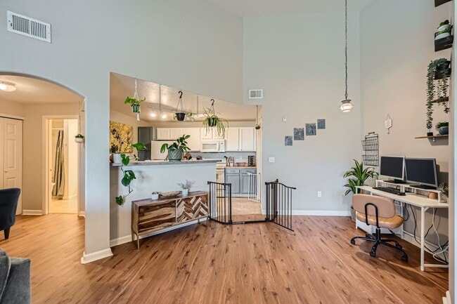 Building Photo - 1 bed 1 bath w/ near DIA! $500 MOVE IN SPECIAL