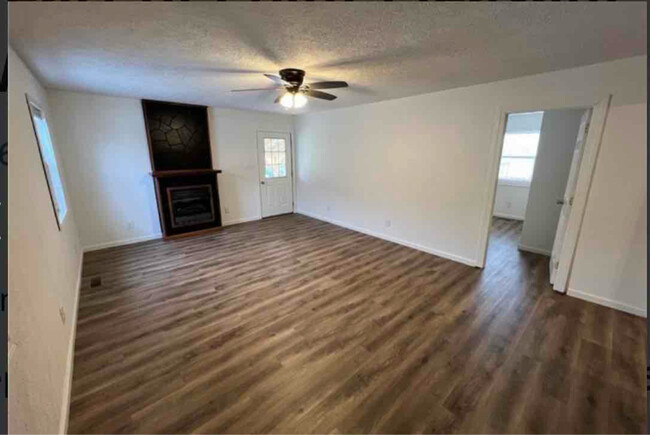 Building Photo - 106 S Park Dr