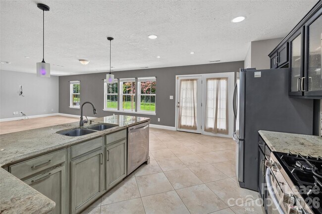 Building Photo - 10745 Glenluce Ave