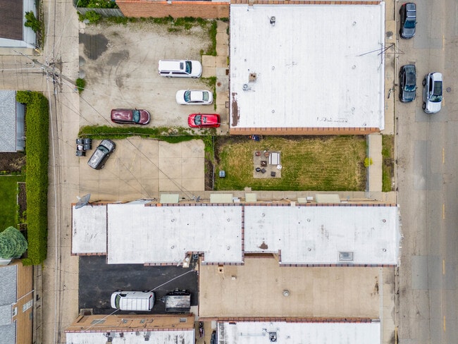 Building Photo - 7041 W Addison St