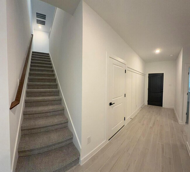 Building Photo - 4727 Bay Vista Dr