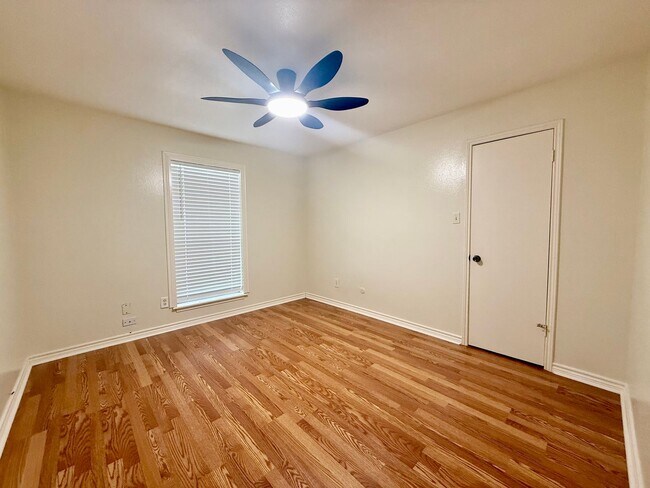 Building Photo - Charming one story Condo in Post Oak