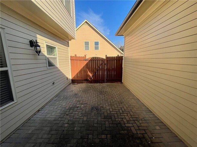 Building Photo - 4122 Baverton Dr