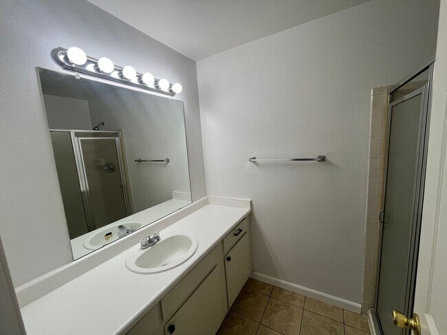 Building Photo - $500 OFF MOVE IN SPECIAL-  2BD/2BA with in unit washer/dryer