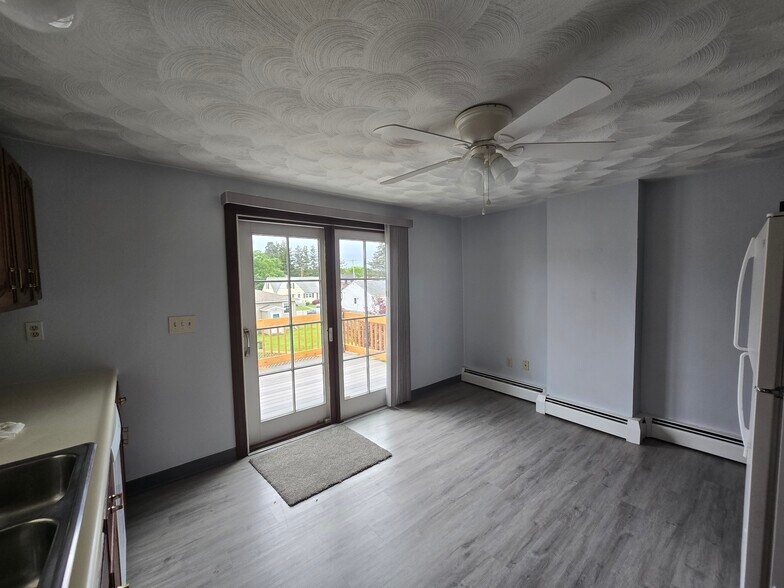 Building Photo - 128 Martin St
